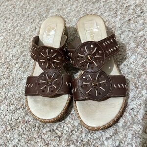 Rieker sz 38 (US 7) Brown Slip On Wedge w/Floral Design Padded Leather Footbed